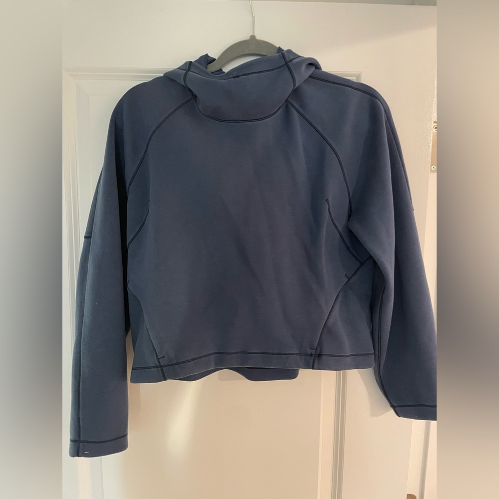 Lululemon X Barry’s AirWrap hoodie mineral blue size 4 EUC